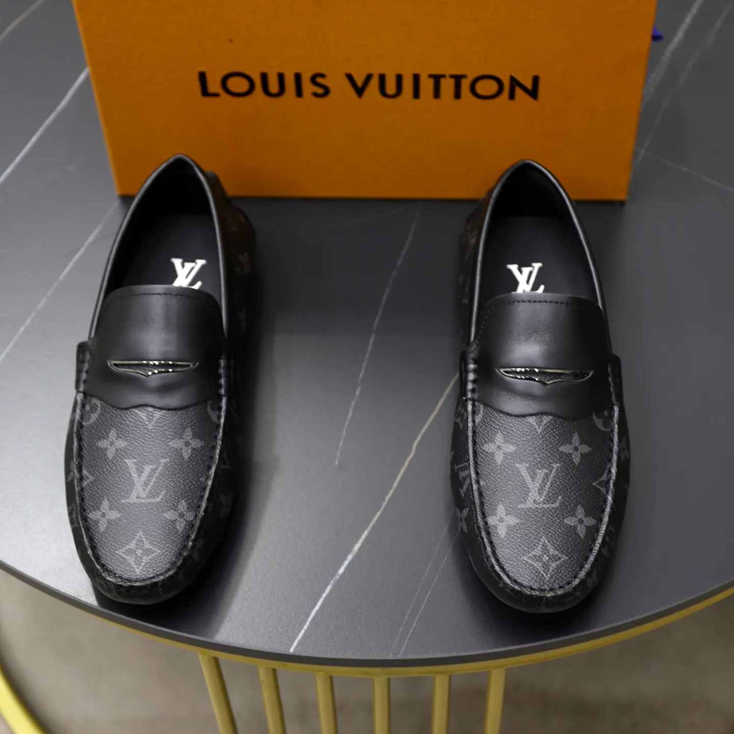 Ex-factory price: 480💰【LV】Louis Vuitton ⚠️High-end men’s driving and pedal series ⚠️38-44 (customized for 45) ⚠️All original cowhide leather! Thick and soft! Made entirely of calfskin lining! Rubber sheet anti-slip beanie sole! Three-dimensional package technology! Fashionable and classic! Handicrafts! Original high quality! Feel free to compare!